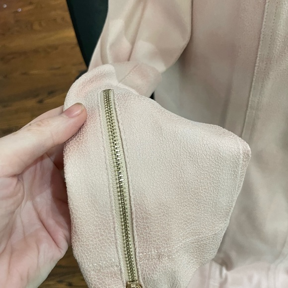 Barely worn trendy suede like blazer.  Light pink- size small - Picture 3 of 3